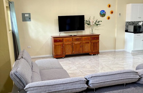 La Union Casa | 3-bedroom house in pleasant La Union with AC, WiFi