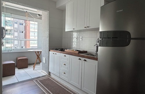 Lapa de Baixo Apartamento | Modern apartment with balcony and privileged location