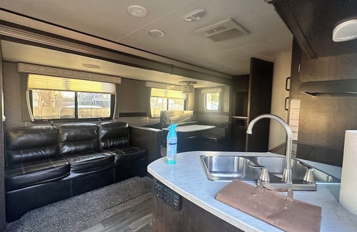 Delhi Casa | Charming RV with AC in Delhi for a cozy getaway