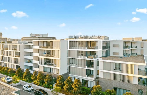 Macquarie Park Apartamento | North Ryde- NR005 - Whiteside Street - Spacious 1BR Executive Apartment with Balcony Near Macquarie Centre University
