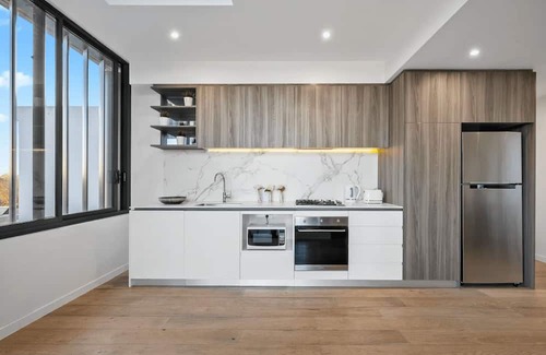 Macquarie Park Apartamento | North Ryde- NR005 - Whiteside Street - Spacious 1BR Executive Apartment with Balcony Near Macquarie Centre University