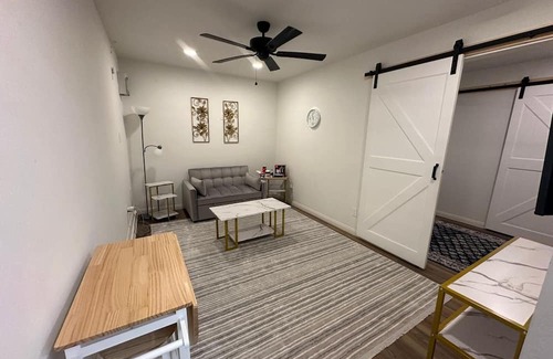 Greenacres Apartamento | Charming studio in wonderful Bakersfield with AC, WiFi