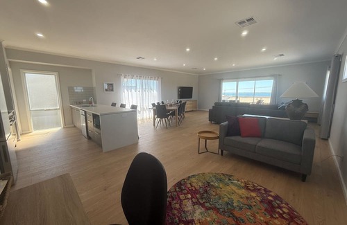 Para Wurlie Casa | Bayview Escape - Sea views from balcony! Off Peak Special!