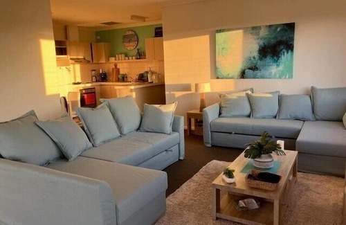 Rockingham Apartamento | Coastal Vibes with a touch of convenience