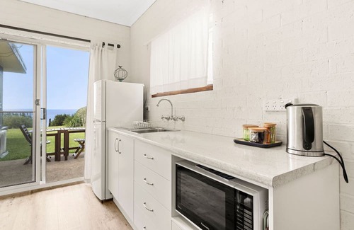 Callala Beach Cabina | Quay's Cabin - Absolute Beachfront with Views