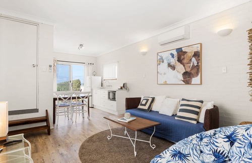 Callala Beach Cabina | Quay's Cabin - Absolute Beachfront with Views