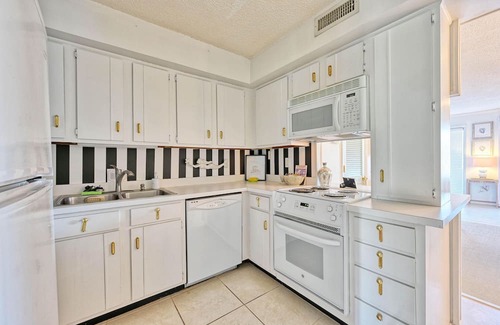 Arcadian Shores Casa | Seaside Escape in Myrtle Beach: Steps from beach!