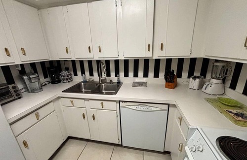 Arcadian Shores Casa | Seaside Escape in Myrtle Beach: Steps from beach!