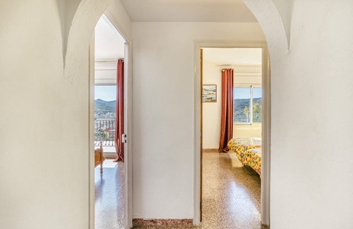 Llanca Apartamento | Apartment 'Marval' with Sea View, Wi-Fi and Air Conditioning