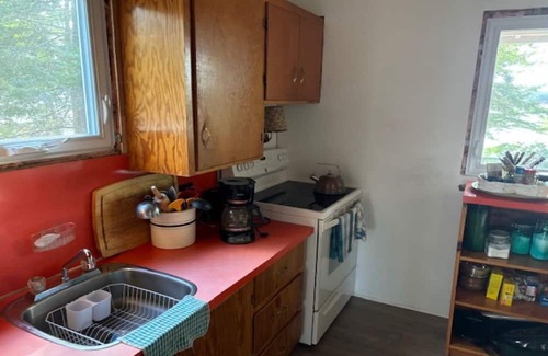 Bayview Cabaña | Cozy Cottage, waterfront, pet friendly, very close to attractions/theme parks.