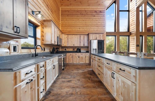 Harrodsburg Cabina | Shawnee Creek Bourbon Trail Chalet