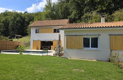 Chateau-l'Eveque Cabaña | Independent house with private pool, Wi-Fi and air conditioning