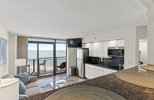 Briarcliffe Acres Condominio | 1 King BR Oceanfront Resort,Prime location in North Myrtle Beach