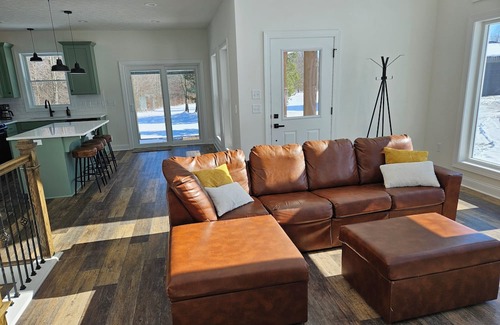 Kilbourne Otro | Charming 2-bedroom secluded house in Sunbury with WiFi, AC 7 acres