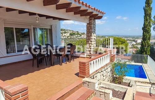 Peñíscola Chalet De Esquí | Villa vistas al mar cerca del centro , 3 dormitorios, piscina, barbacoa WIFI