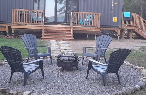 Killaloe Cabaña | Modern Container Home on Golden Lake