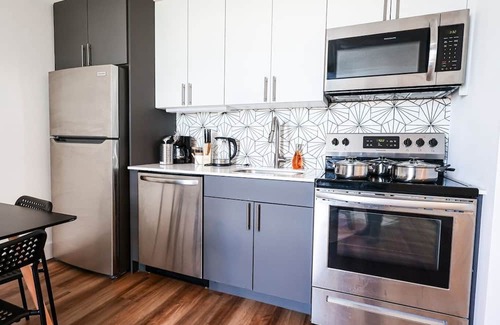 Brewerytown Apartamento | Imagine a stylish escape in Glenwood, the epitome of urban luxury