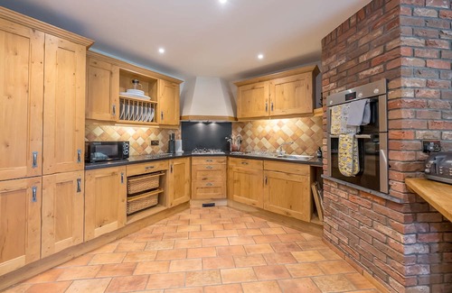 Glandyfi Cabaña | Perfect Family Retreat near Beach & Pubs in Talybont | Yr-Hen-Ty-Coets