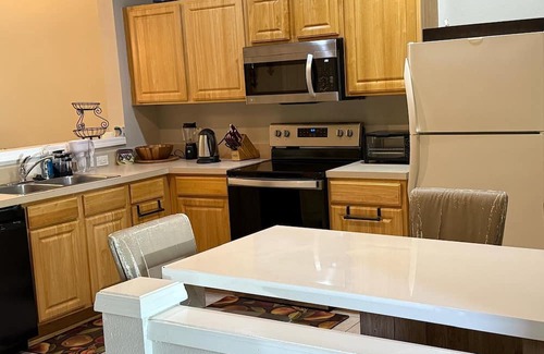 Wesley Chapel Casa | Charming 2-bedroom townhome in Wesley Chapel with WiFi, AC .