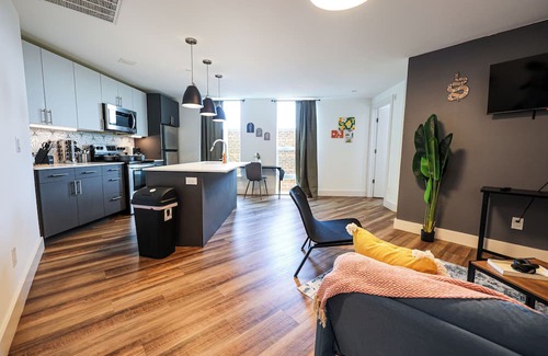 Brewerytown Apartamento | Imagine a stylish escape in Glenwood, the epitome of urban luxury