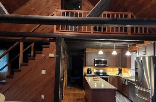Bloomingburg Cabina | 3-bedroom cabin in peaceful Bloomingburg with WiFi, AC