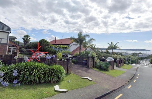 West Harbour Casa | Harbour & Sky View rooms, easily accessible to the Auckland CBD