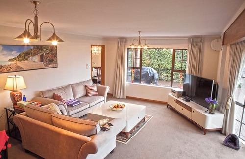 West Harbour Casa | Harbour & Sky View rooms, easily accessible to the Auckland CBD