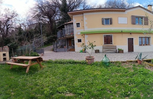 Montegiardino Cama Y Desayuno | A small nature retreat, with pets allowed