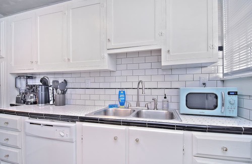Shelby Apartamento | McSwain House #2- Historic, walk uptown, parking!