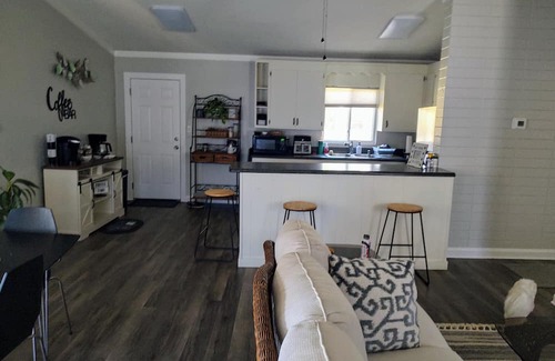 Tifton Casa | Charming 2-bedroom house in a quiet neighborhood yet convient to everything.