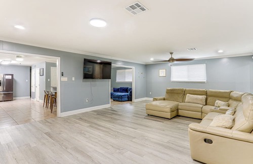 Read Boulevard East Casa | Fenced Backyard: Spacious New Orleans Home!