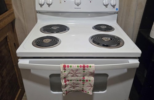 Stinnett Cabina | Cozy cabin with WiFi and AC in small town Stinnett