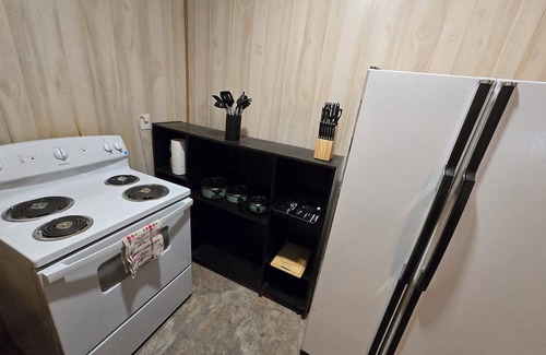 Stinnett Cabina | Cozy cabin with WiFi and AC in small town Stinnett