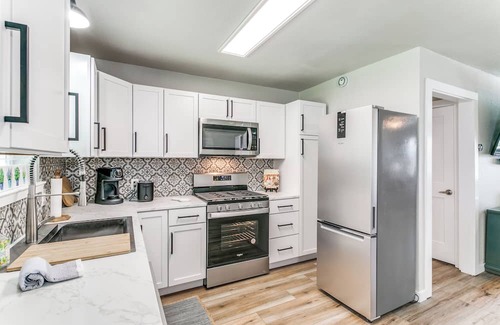 Keller Casa | Charming 2-bedroom house in lovely Keller with WiFi, AC