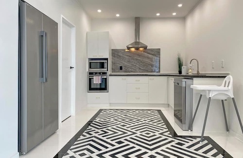 Mangere Casa | 6mins to airport. Large Family House.