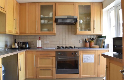 Twickenham Riverside Casa | Spacious 2-Bedroom House, Central Richmond