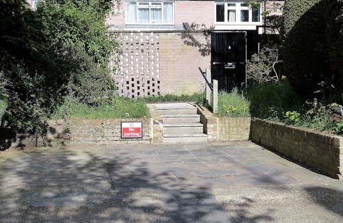 Twickenham Riverside Casa | Spacious 2-Bedroom House, Central Richmond