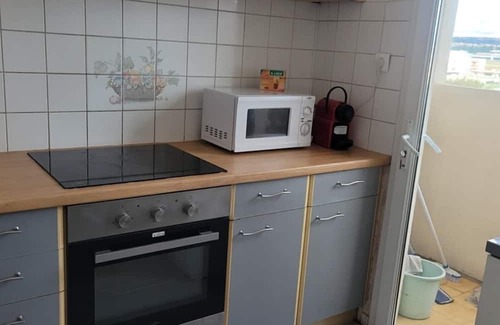 Marignane Apartamento | Large T4 apartment 5 minutes from Marseille Provence Airport! Economical and spacious!