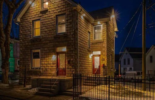 Inner Harbour Apartamento | 1 bedroom modern suite, close to downtown.