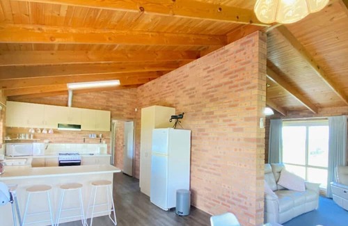 Poowong Otro | Rolling Hills Retreat