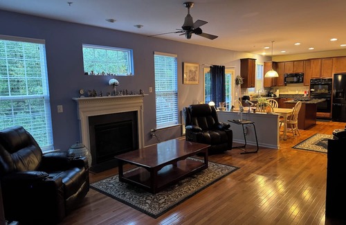 Friendly Casa | Beautiful 4 bedroom house, fully accessible, in Fort Washington Maryland near DC