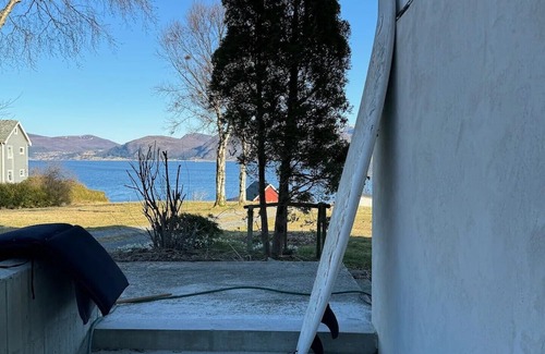 Selje Apartamento | Cozy 1-bedroom apartment in delightful Vestland with WiFi