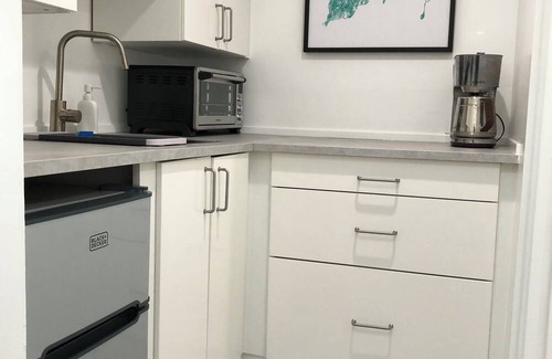 West Alameda Cabaña | Cozy Redwood Cottage by the Bay