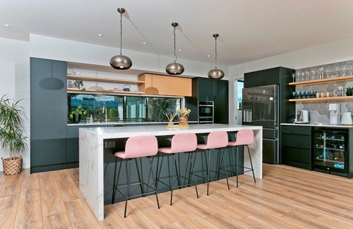 Omaha Casa | Luxurious living - 250m direct walkway to Omaha Beach