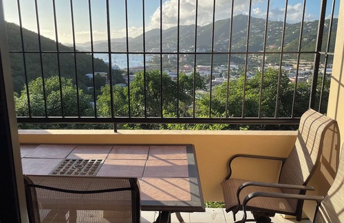 Flag Hill Condominio | Charming 2-bedroom condo with WiFi, AC in brilliant St Thomas