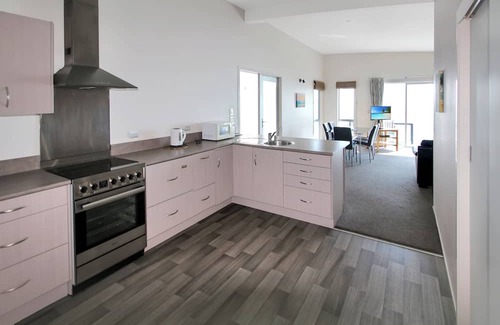 Ahipara Apartamento | Mokorau Apartments Apartment 2 Spacious, clean