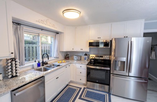 Terry Sanford Casa | Haymount Movie Room + min. to Downtown & Ft. Bragg & Grad Events Family Friendly