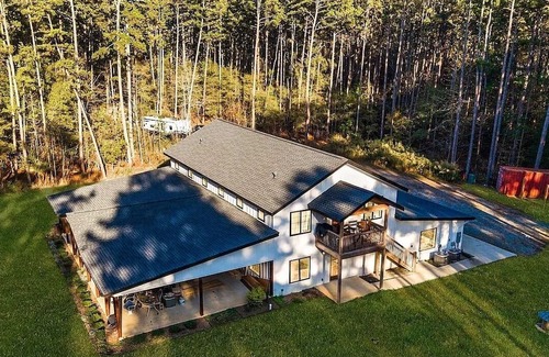 Cabarrus County Casa | Charming 2-bedroom barn with WiFi, AC in awesome Midland
