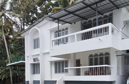 Kottayam Casa | Genesis Spaces 12 guests, 6 bedrooms, 4 AC+ 2 non AC bedrooms