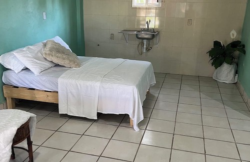 Felipe Carrillo Puerto Apartamento | Cozy studio in lovely Felipe Carrillo Puerto with WiFi, AC